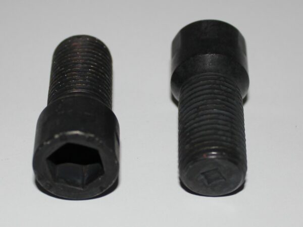 Monteringsbult M14x1.5 L22XIS D17.3
